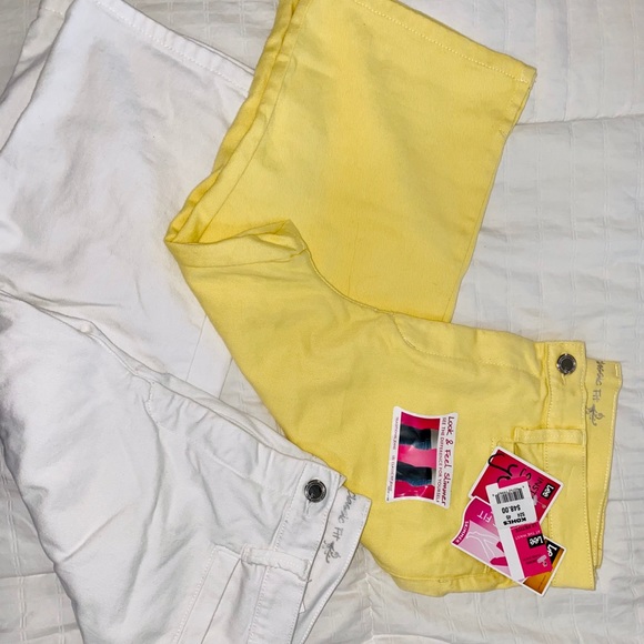 2 pair of Lee Classic Fit Skimmers - Picture 2 of 3